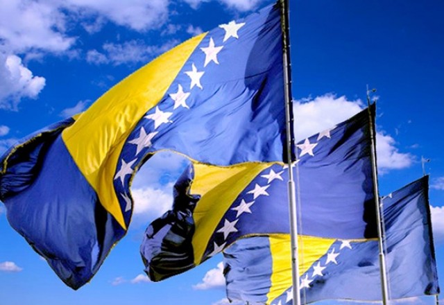 Nazivi Bošnjanin, Bošnjak, Bosanac su sinonimski nazivi za matični narod Bosne