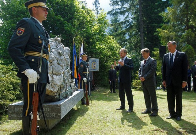 Ceremonija otkrivanja spomenika borcima na Soškom frontu